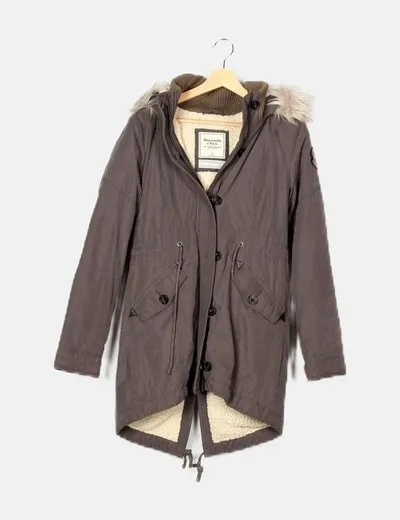 Abercrombie & Fitch Parka gris detalle pelo