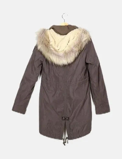 Abercrombie & Fitch Parka gris detalle pelo