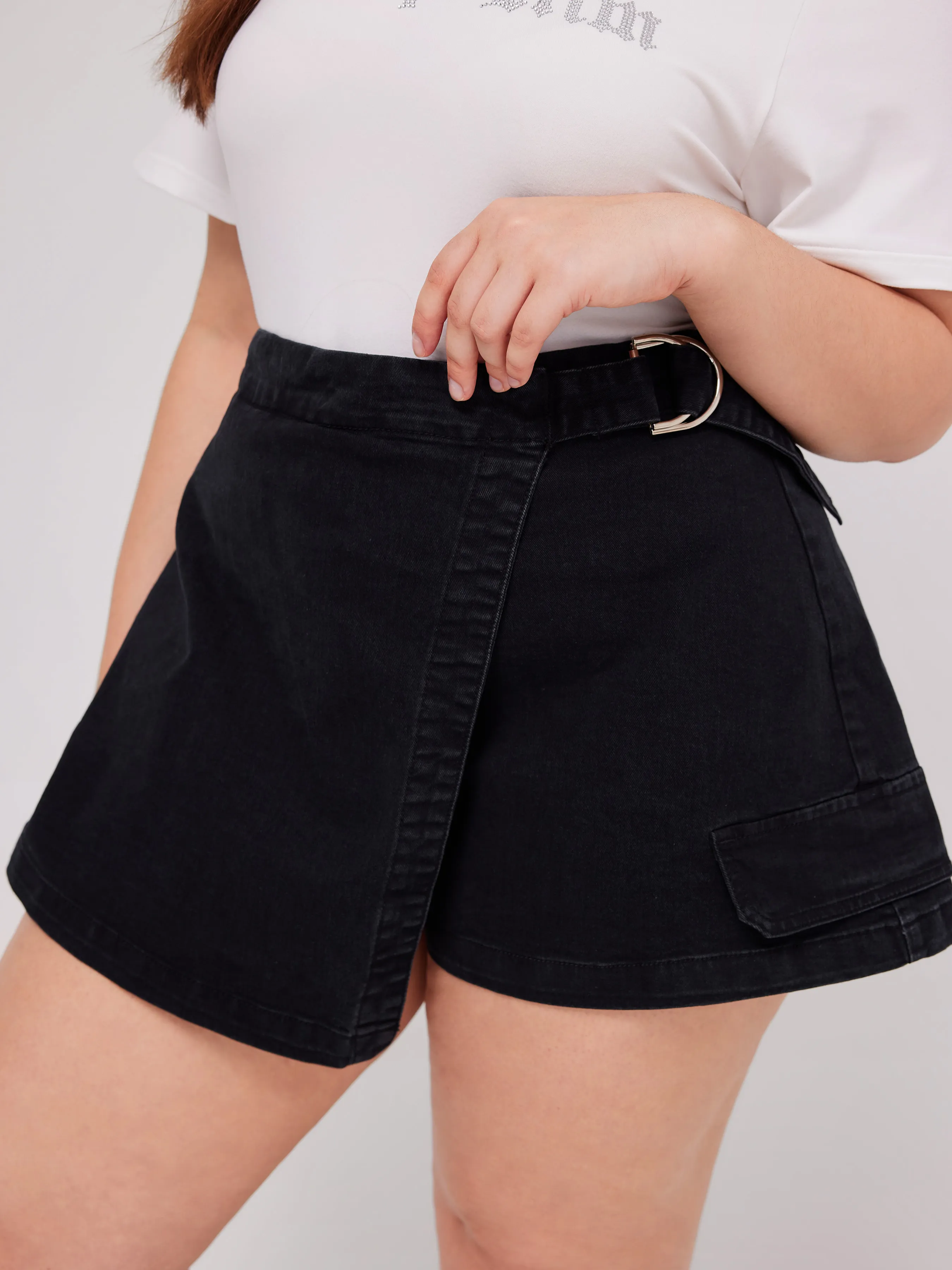 Solid Denim Shorts con Cinturón y Bolsillo Curvy