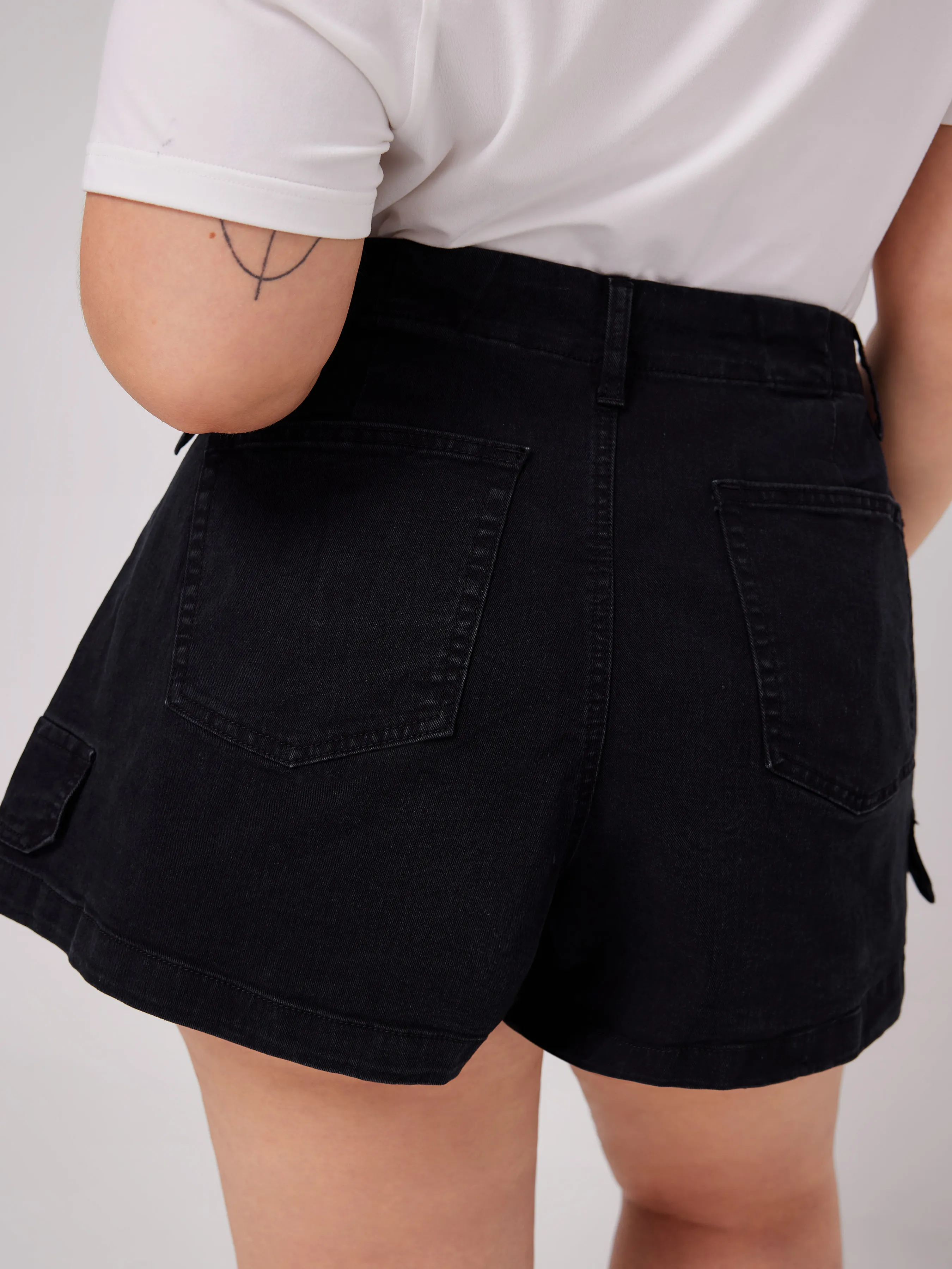 Solid Denim Shorts con Cinturón y Bolsillo Curvy