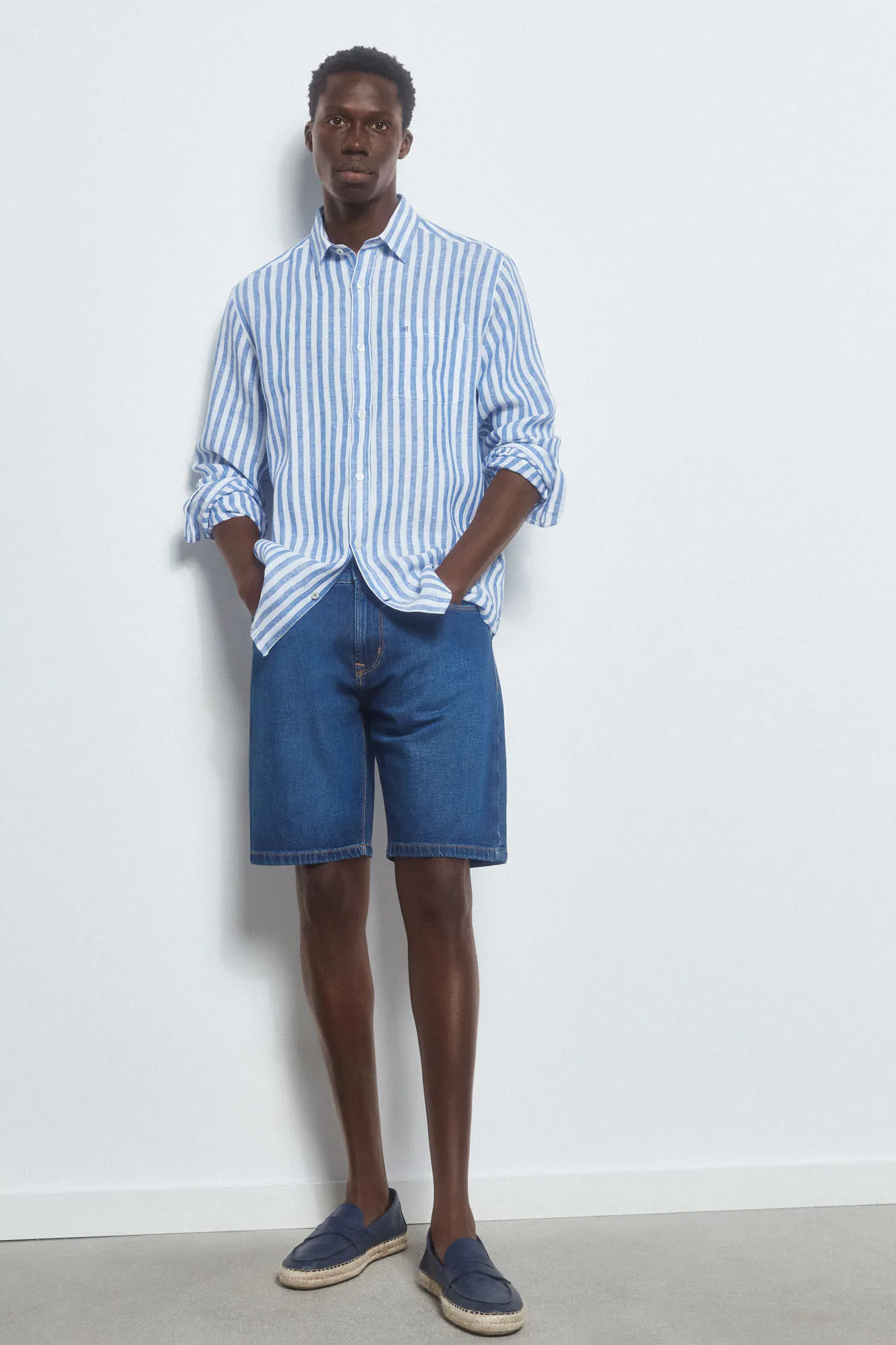 Super lightweight denim Bermuda shorts