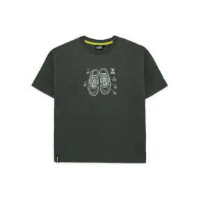 T-shirt sneakers